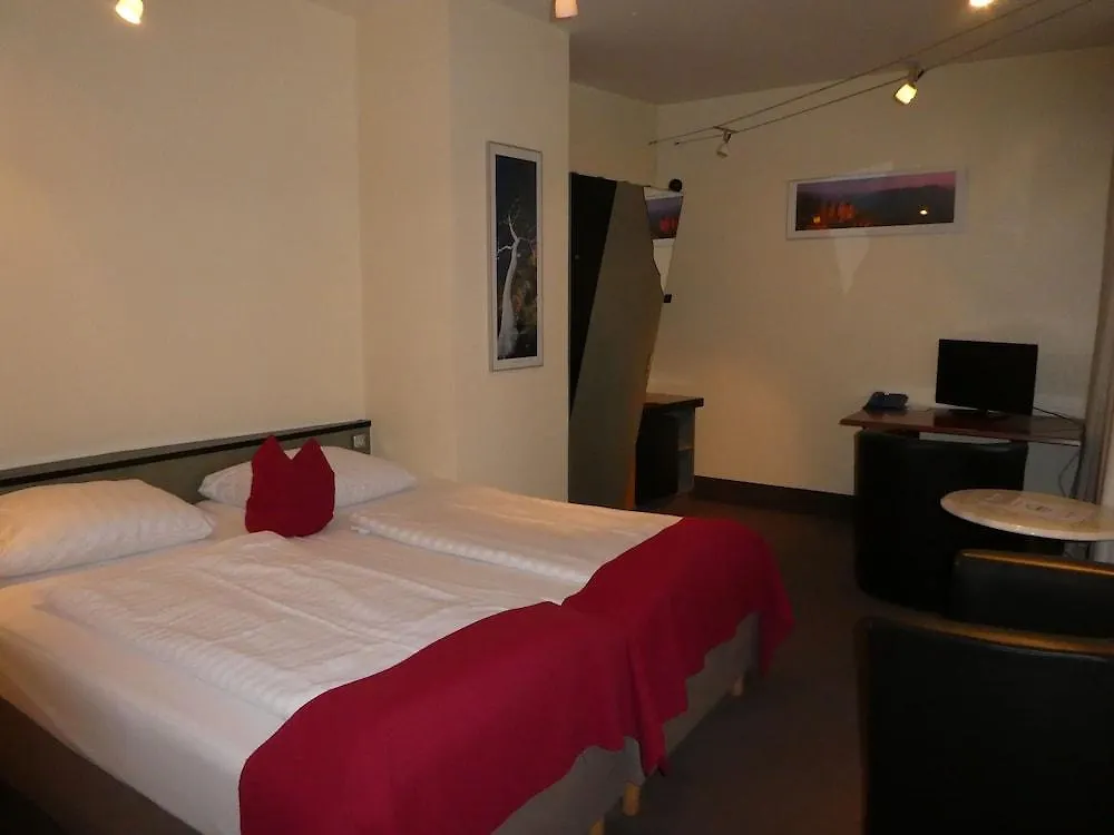 Hotel Monopol City Centre Düsseldorf 3*,